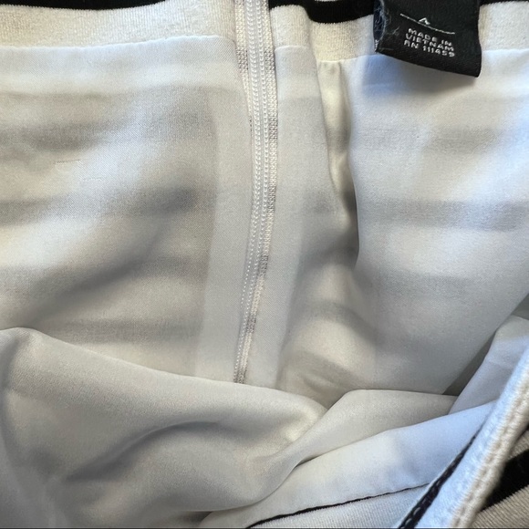 White House Black Market striped skirt fully lined. Slit in back. Size 4 - Picture 8 of 8